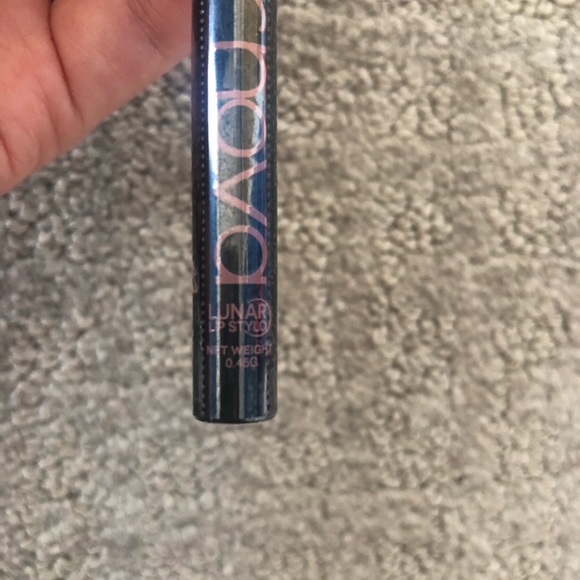 Pear Nova in FALLING STAR 0.45g lunar lip stylo (sealed) - Picture 5 of 6